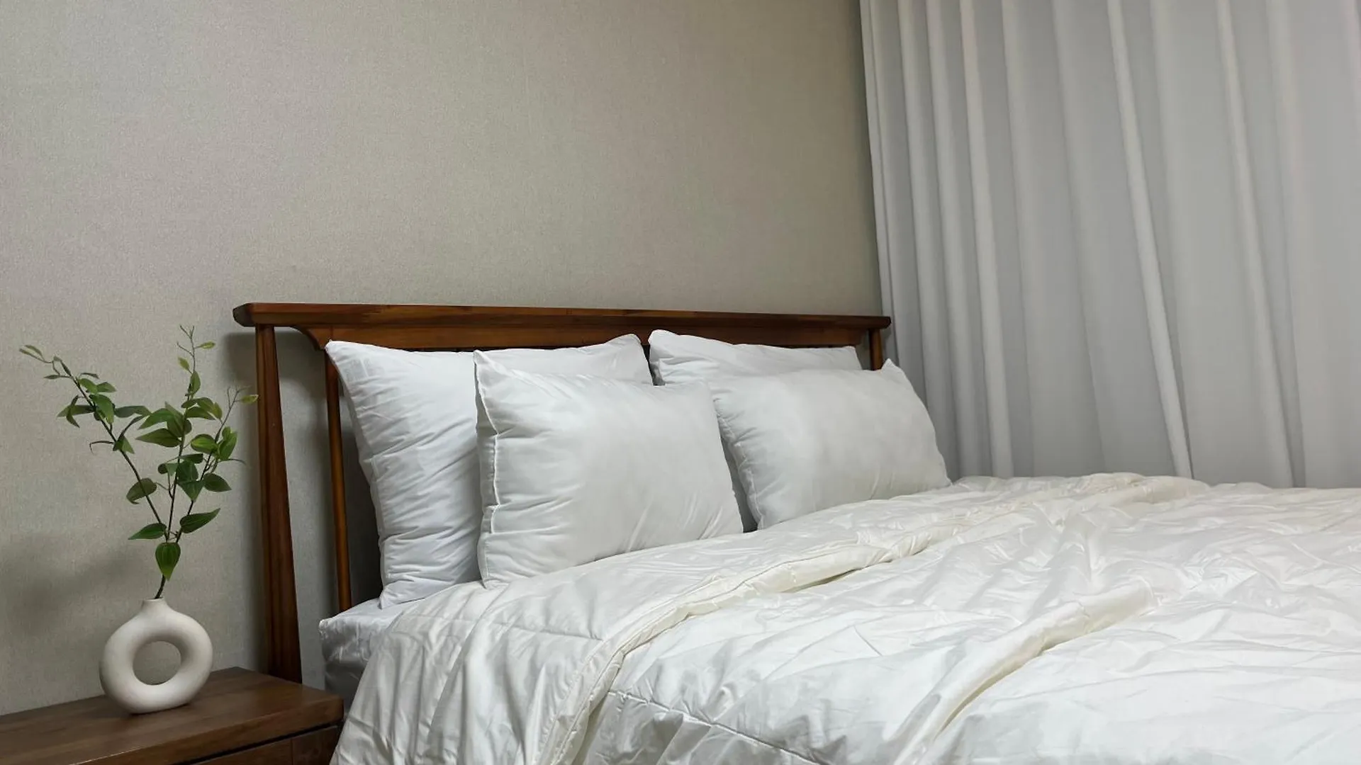 Seoul, Subway Line 2, Transportation Convenience, Central Location, Shindaebang Station Stay, Subway Station 10 Minutes Walk, Airport Bus 9 Minutes Walk Apartment Seoul